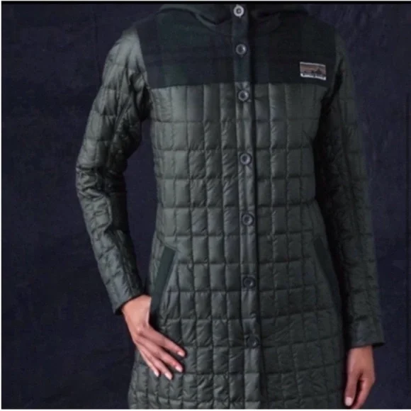 Patagonia Rare Recycled Down Hooded Coat Carbon
Green Medium - Picture 17 of 17